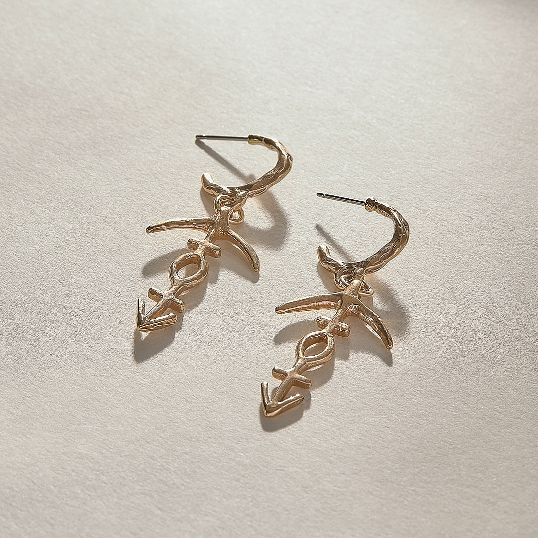 Hoku Charm Hoops | Bronze