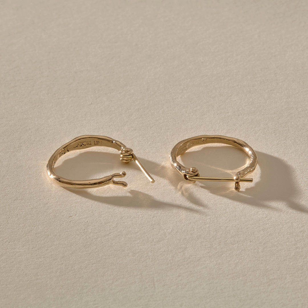 Vida Sapphire Hoops | Gold